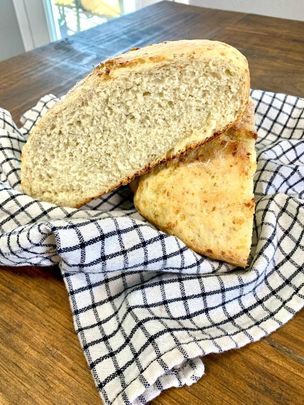 Dutch Oven Rosemary and Parmesan Crusty&nbsp;Bread
